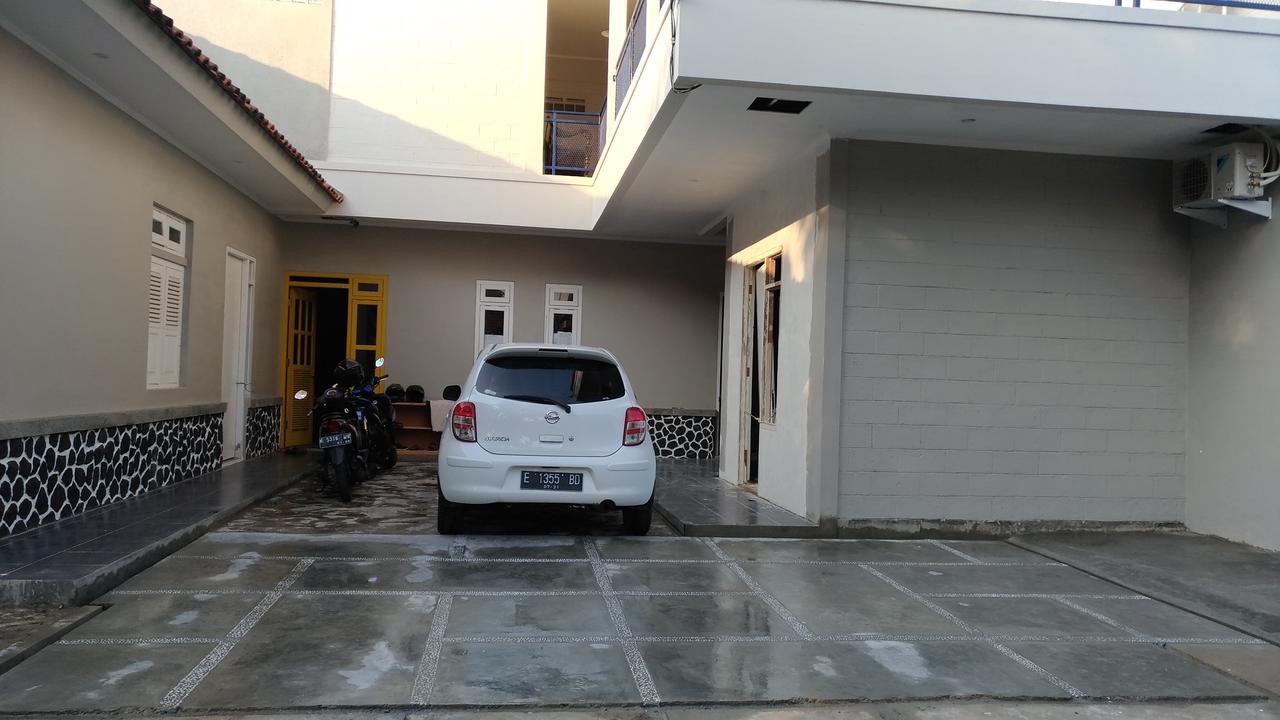 Roemah Kesambi Hotel Cirebon Exterior foto